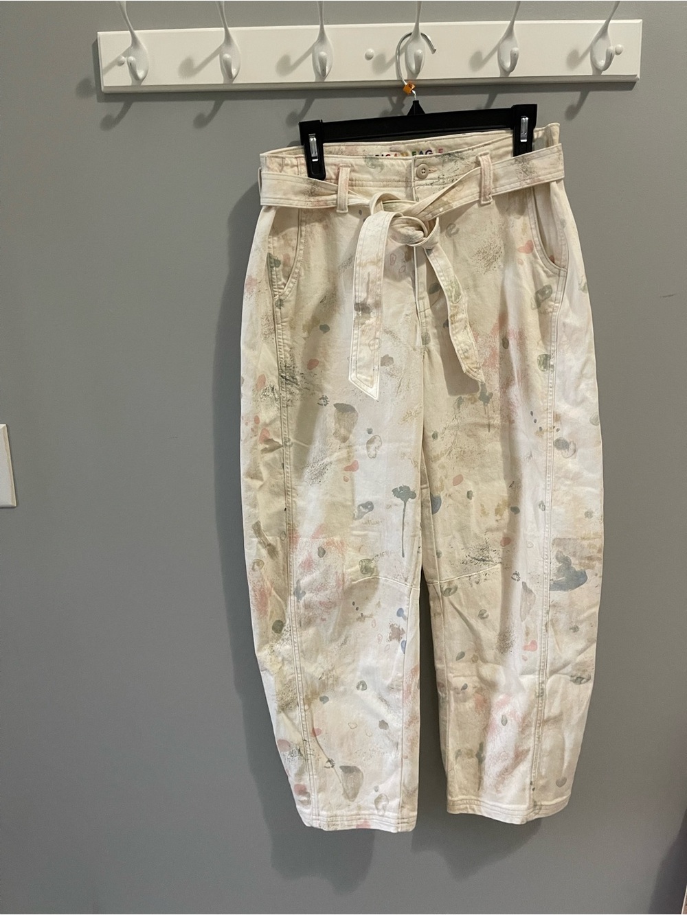 American Eagle Outfitters Cream Paint-Splatter Paperbag carpenter pants size 6